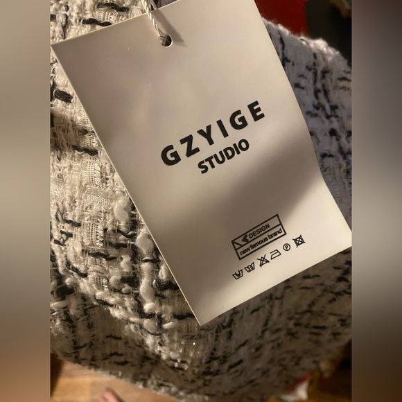 *NEW* Beautiful Black And White Studio Skirt - Picture 2 of 2